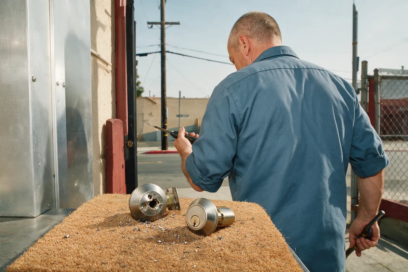 How to Tell a Hayward Locksmith from a Call Center That Dispatches a Van from Another City